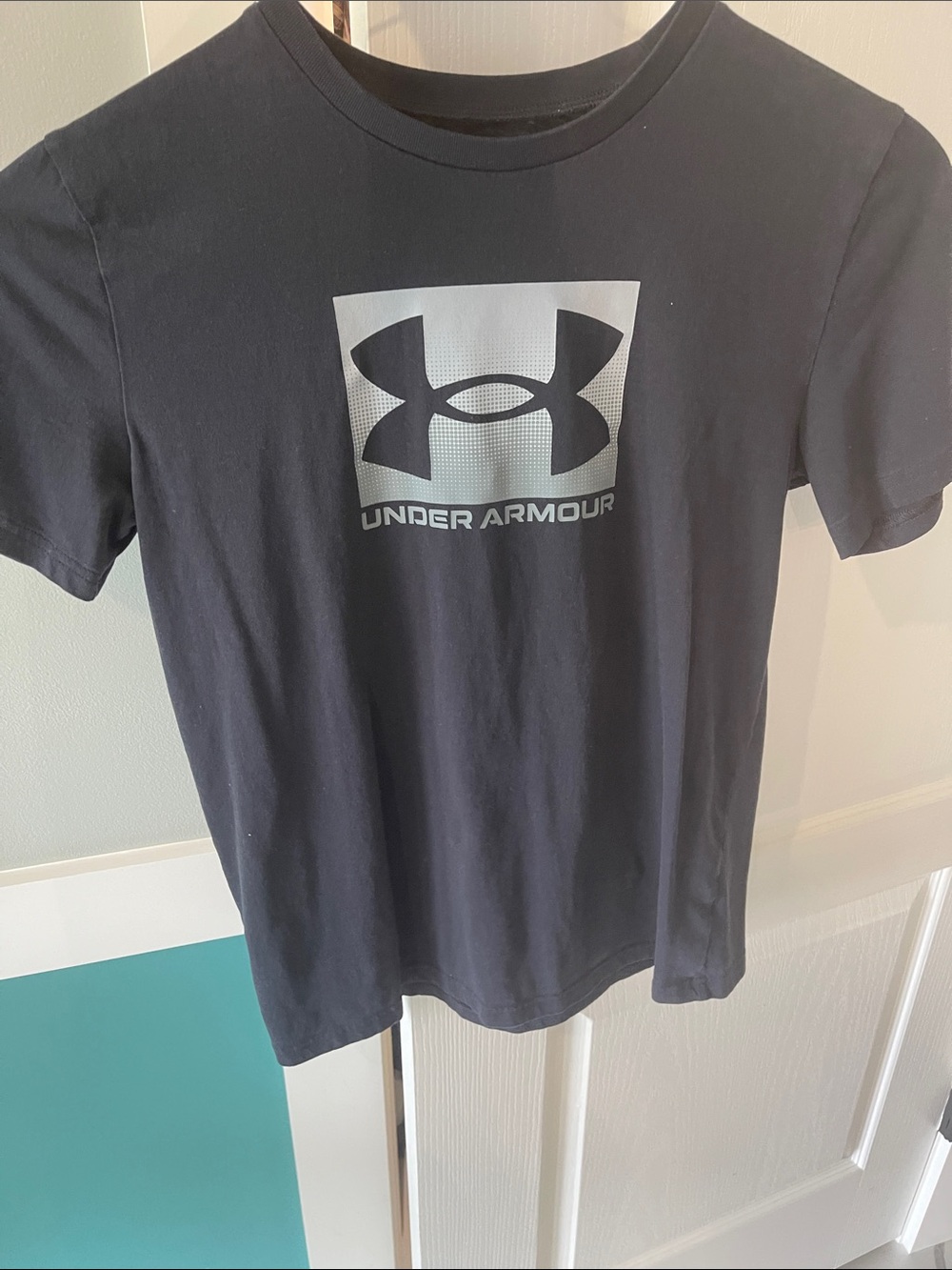 Under Armour Men’s Black Short-Sleeve Tee with Silver Logo